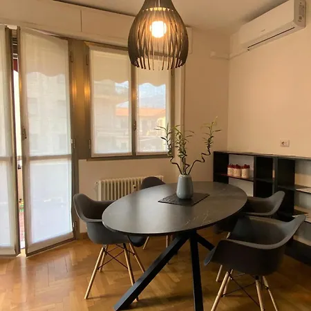 The Little Duck - Modern With Balcony *