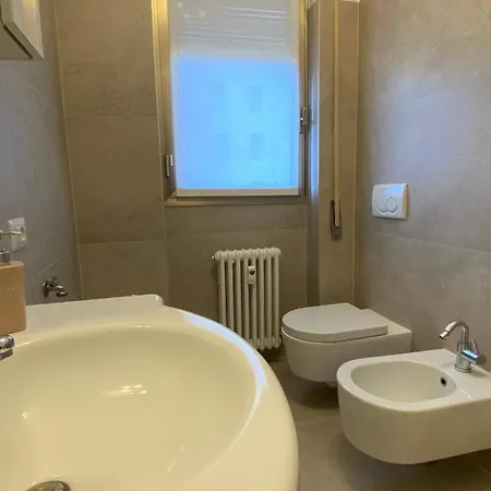 דירה The Little Duck - Modern With Balcony