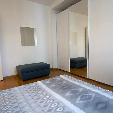 דירה The Little Duck - Modern With Balcony *