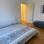 Lägenhet The Little Duck - Modern With Balcony *
