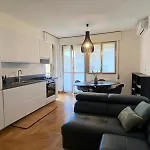The Little Duck - Modern With Balcony Lägenhet Como