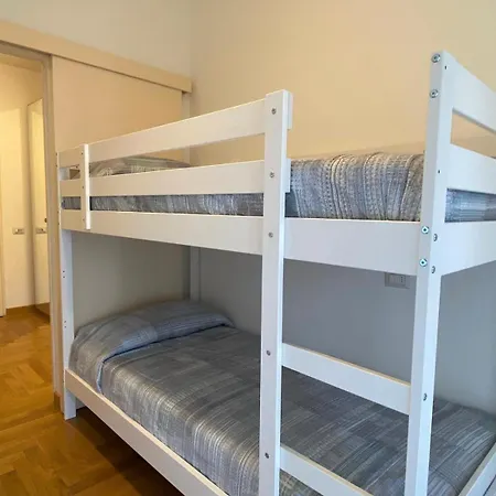 Апартаменты The Little Duck - Modern With Balcony Комо