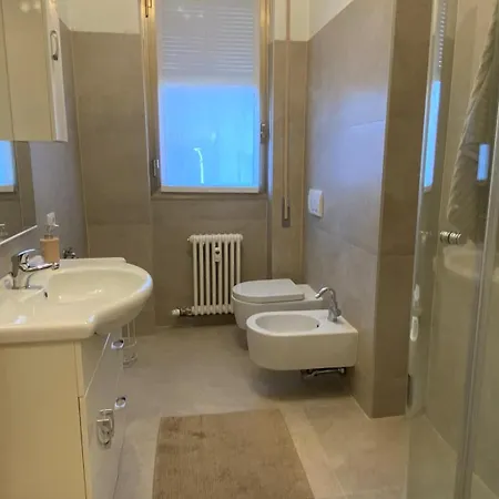 Апартаменты The Little Duck - Modern With Balcony Комо