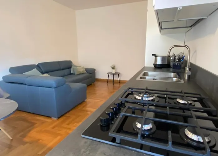 The Little Duck - Modern With Balcony Apartamento Como
