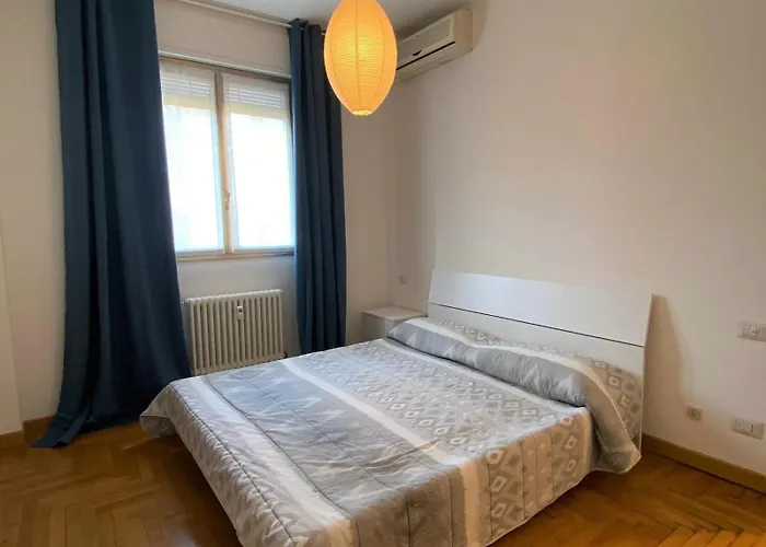 The Little Duck - Modern With Balcony Apartamento Como