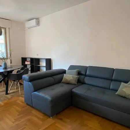 The Little Duck - Modern With Balcony * Como