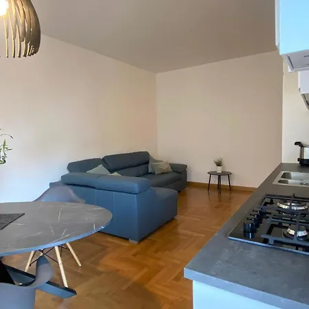 Apartament The Little Duck - Modern With Balcony Como