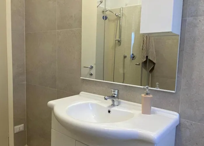 Apartament The Little Duck - Modern With Balcony Como