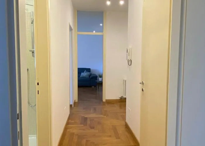 The Little Duck - Modern With Balcony Como