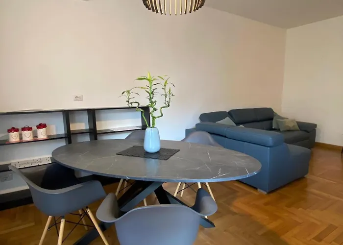 The Little Duck - Modern With Balcony * Como